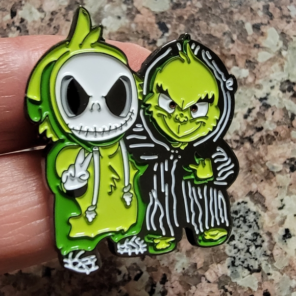 The NBC Jack Skellington × The Grinch Mashup Enamel Pin - Picture 3 of 4